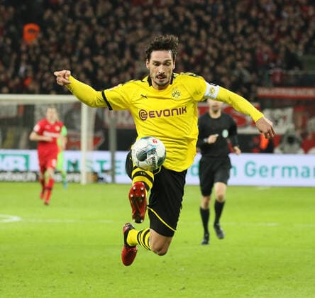 Bayer 04 Leverkusen - Borussia Dortmund 08.02.2020 Mats Hummels (BVB) Aktion , Freisteller, Einzelbild DFL REGULATIONS PROHIBIT ANY USE OF PHOTOGRAPHS AS IMAGE SEQUENCES AND OR QUASI-VIDEO *** Bayer 04 Leverkusen Borussia Dortmund 08 02 2020 Mats Hummels BVB campaign, cut-out, single image DFL REGULATIONS PROHIBIT ANY USE OF PHOTOGRAPHS AS IMAGE SEQUENCES AND OR QUASI VIDEO HM
