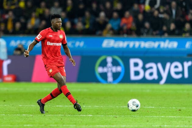 Bayer 04 Leverkusen vs Borussia Dortmund, Fussball Bundesliga, 08.02.2020 Leverkusens Edmond Tapsoba beim Bundesligaspiel zwischen Bayer 04 Leverkusen und Borussia Dortmund am 08.02.2020 DFL regulations prohibit any use of photographs as image sequences and or quasi-video. , Leverkusen NRW Deutschland BayArena