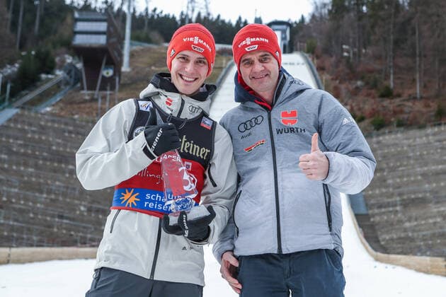 09.02.2020, Muehlenkopfschanze, Willingen, GER, FIS Weltcup Skisprung, Willingen, Herren, Siegerehrung, im Bild Stephan Leyhe (GER), Stefan Horngacher (Geman Team National Coach) after the winner ceremony for the men s FIS Skijumping World Cup at the Muehlenkopfschanze in Willingen, Germany on 2020 02 09. Willingen