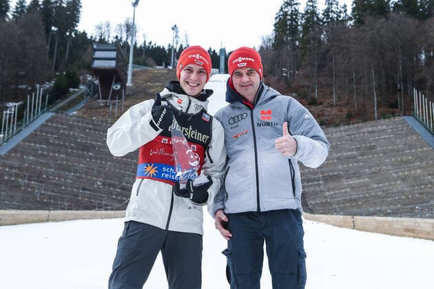 09.02.2020, Muehlenkopfschanze, Willingen, GER, FIS Weltcup Skisprung, Willingen, Herren, Siegerehrung, im Bild Stephan Leyhe (GER), Stefan Horngacher (Geman Team National Coach) after the winner ceremony for the men s FIS Skijumping World Cup at the Muehlenkopfschanze in Willingen, Germany on 2020 02 09. Willingen