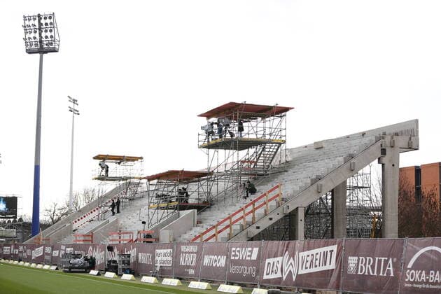 Fußball, Stadiongeschichte SV Wehen Wiesbaden 09.02.2020, xcex, GER, Wiesbaden, BRITA-Arena, Fussball, 2. Bundesliga, Saison 2019 2020 SV Wehen Wiesbaden (SVWW) - VfL Bochum (VfL) Baustelle Gegengerade in der BRITA-Arena, Symbolbild DFL regulations prohibit any use of photographs as image sequences and or quasi-video