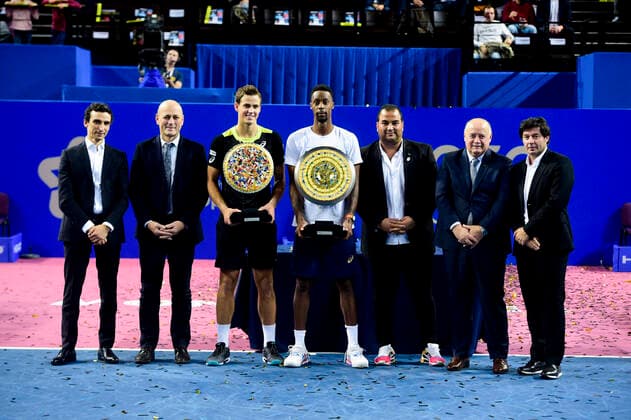 Gael Monfils (Fra) posant avec le trophee du Vainqueur et Vasek Pospisil (Can) Samir Boudjemaa - Directeur General TV Events Jean Luc Meissonnier - Kamel Chibli - Vice President de la Region Occitanie - en charge de l education , de la jeunesse et du sport Bernard Giudicelli - President de la FFT Sebastien Grosjean - directeur du Tournoi Open Sud de France TENNIS : Open Sud de France 2020 - Finale Simple - Montpellier - 09 02 2020 JBAutissier Panoramic 