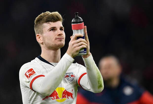 Nach Spielende: Spieler bedanken sich bei Fans Gestik, Geste Timo Werner RasenBallsport RB Leipzig RBL FC Bayern München FCB vs RasenBallsport Leipzig RBL Bullen 09.02.2020 DFL REGULATIONS PROHIBIT ANY USE OF PHOTOGRAPHS AS IMAGE SEQUENCES AND OR QUASI-VIDEO FC Bayern München FCB vs RasenBallsport Leipzig RBL