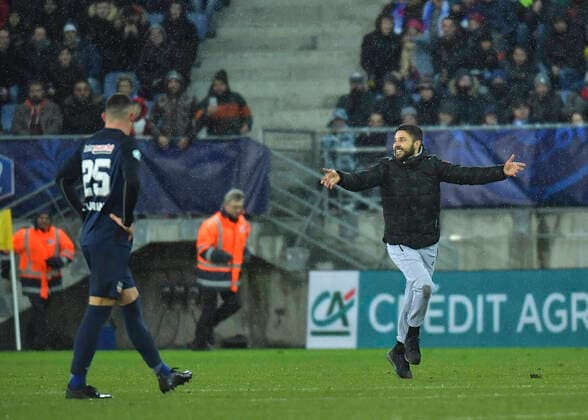 Sport Bilder des Tages envahissement du terrain d un supporter FOOTBALL : Coupe de France 1 4 de Finale Belfort vs Rennes - 11 02 2020 