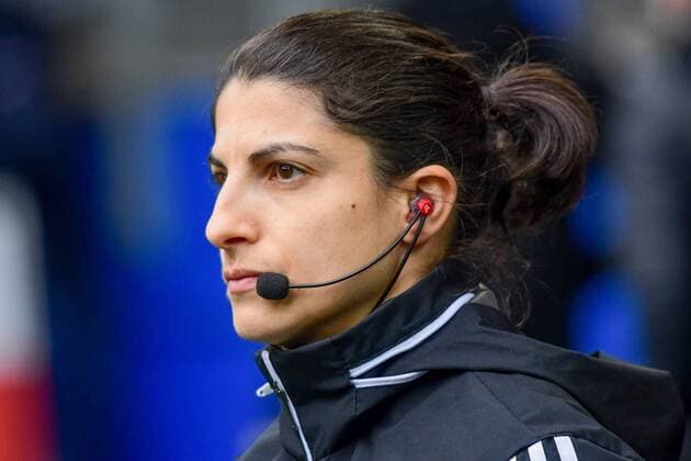 Schiedsrichter 4. Offizielle Riem Hussein Deutschland , Hamburg , Volksparkstadion , Fussball , 2. Fussball Bundesliga , Hamburger SV - Karlsruher SC