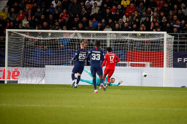 but de Mounir Chouiar (Dijon) vs Keylor Navas ( Gardien Goal PSG ) FOOTBALL : Coupe de France - Dijon vs PSG - Ligue 1 - 12 02 2020 GwendolineLeGoff Panoramic 