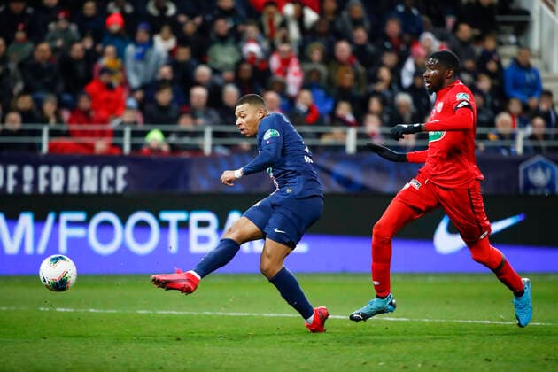Kylian Mbappe ( PSG ) marque FOOTBALL : Coupe de France - Dijon vs PSG - Ligue 1 - 12 02 2020 GwendolineLeGoff Panoramic 