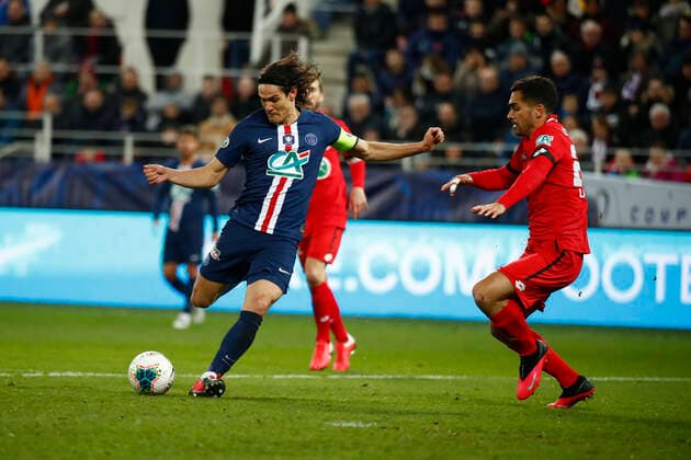 Edinson Cavani ( PSG ) vs Wesley Lautao ( Dijon ) FOOTBALL : Coupe de France - Dijon vs PSG - Ligue 1 - 12 02 2020 GwendolineLeGoff Panoramic 