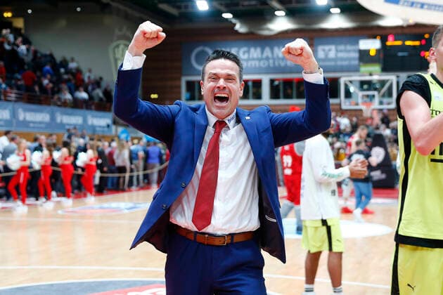 20. Spieltag der easyCredit BBL Basketball Bundesliga in der s.Oliver Arena in Würzburg Saison 2019-2020 s.Oliver Würzburg gegen Medi Bayreuth Medi Bayreuth Trainer Raoul Korner