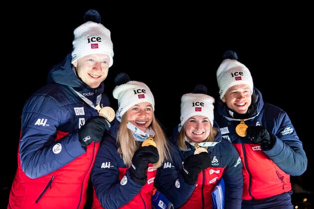 200213 Johannes Thingnes Bo, Marte Olsbu Roiseland, Tiril Kampenhaug Eckhoff and Tarjei Bo of Norway show off their gold medals at the medal ceremony for mixed relay during the IBU Biathlon World Championships on February 13, 2020 in Antholz. Photo: Joel Marklund BILDBYRAN kod JM 88107 bbeng skidskytte skiskyting biathlon VM skidskytte-VM IBU Biathlon World Championships 2020 Anterselva mixed relay mixstafett stafett medaljceremoni medal ceremony jubel gold champions Copyright: JOELxMARKLUND BB200213JM149