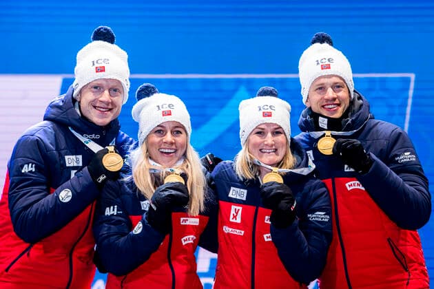 200213 Johannes Thingnes Bo, Marte Olsbu Roiseland, Tiril Kampenhaug Eckhoff and Johannes Thingnes Bo of Norwayshow off their gold medals at the medal ceremony for mixed relay during the IBU Biathlon World Championships on February 13, 2020 in Antholz. Photo: Joel Marklund BILDBYRAN kod JM 88107 bbeng skidskytte skiskyting biathlon VM skidskytte-VM IBU Biathlon World Championships 2020 Anterselva mixed relay mixstafett stafett medaljceremoni medal ceremony jubel guld gold Copyright: JOELxMARKLUND BB200213JM151