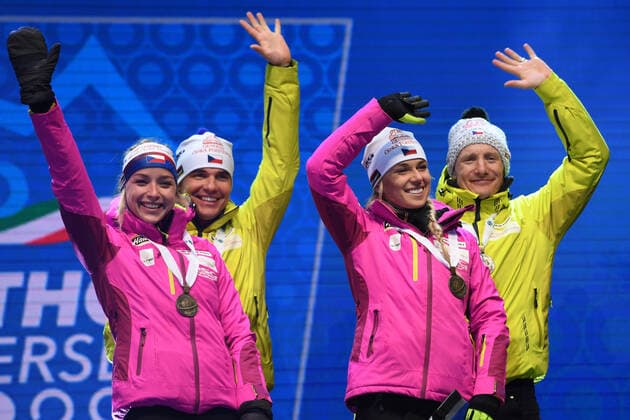 BIATHLON - Team Tschechische Republik bei der Siegerehrung IBU Weltmeisterschaft Biathlon Antholz Mixed Staffel am 13.02.2020, Italien, Südtirol Antholz-Anterselva Medal Plaza Südtirol Italien