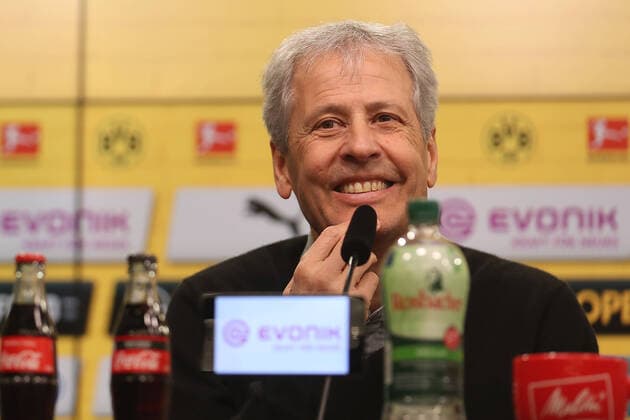 Sport Bilder des Tages Fußball 1. Bundesliga 22. Spieltag Borussia Dortmund - Eintracht Frankfurt am 14.02.2020 im Signal Iduna Park in Dortmund Trainer Lucien Favre (Dortmund) hat wieder was zu lachen