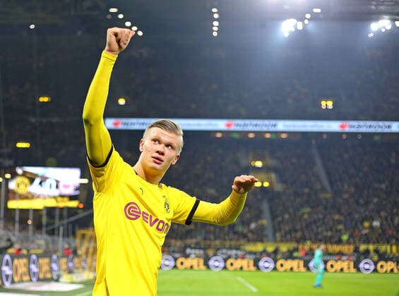 14.02.2020, Fussball 1. Bundesliga 2019 2020, 22. Spieltag, Borussia Dortmund - Eintracht Frankfurt, im Signal-Iduna-Park Dortmund. Erling Haaland (Dortmund) bedankt sich nach seiner Auswechslung bei den Fans