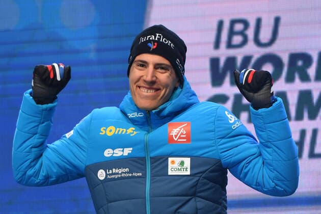 BIATHLON - FILLON MAILLET Quentin (FRA) bei Siegerehrung der Weltmeisterschaft Biathlon Antholz Sprint der Herren am 15.02.2020, Italien, Südtirol Antholz-Anterselva Medal Plaza Südtirol Italien