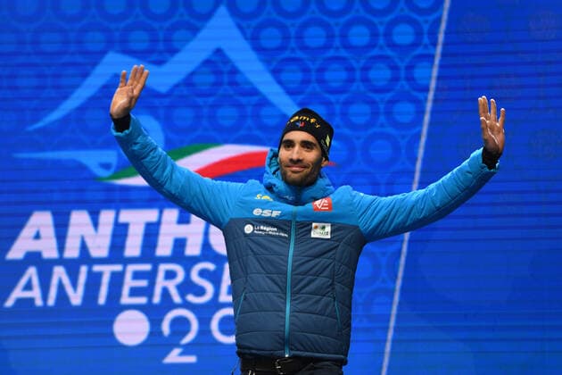 BIATHLON - FOURCADE Martin (FRA) bei Siegerehrung der Weltmeisterschaft Biathlon Antholz Sprint der Herren am 15.02.2020, Italien, Südtirol Antholz-Anterselva Medal Plaza Südtirol Italien