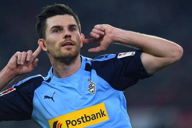 Sport Bilder des Tages Fußball 1. Bundesliga 22. Spieltag Fortuna Düsseldorf - Borussia Mönchengladbach am 15.02.2020 in der Merkur Spiel-Arena in Düsseldorf Torjubel zum 0:1 durch Jonas Hofmann ( Mönchengladbach ) DFL regulations prohibit any use of photographs as image sequences and or quasi-video.