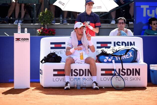 Norwegian Casper Rudd takes a rest during a game against Argentinian Juan Ignacio Londero during the semifinal of the ATP, Tennis Herren Argentina Open, in Buenos Aires, Argentina, 15 February 2020. ATP Argentina Open !ACHTUNG: NUR REDAKTIONELLE NUTZUNG!  Copyright: xFabiánxMattiazzix AME2859 20200215-637174055967293403