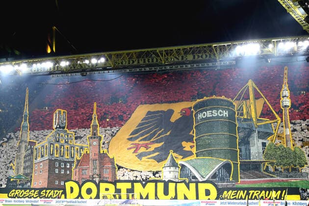 Fußball 1. Bundesliga 22. Spieltag Borussia Dortmund - Eintracht Frankfurt am 14.02.2020 im Signal Iduna Park in Dortmund Die Fans von Borussia Dortmund Fans präsentieren auf der Südtribüne eine 2 teilige Choreographie