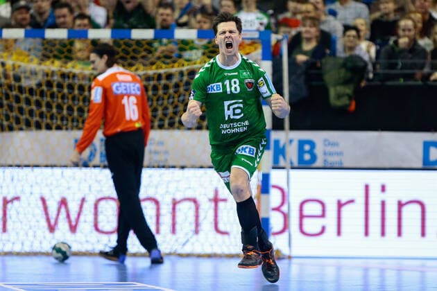 16.02.2020, xtgx, Handball Liqui Moly HBL, Fuechse Berlin - SC Magdeburg emspor, v.l. Hans Lindberg (Fuechse Berlin, 18) Jubel, Torjubel, jubelt ueber das Tor, celebrate the goal, celebration Berlin