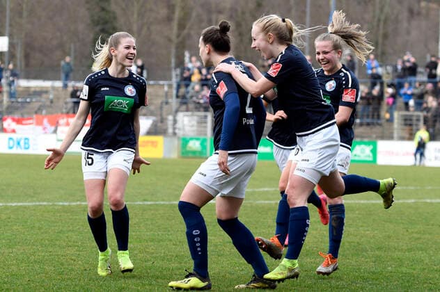 v.l.: Marie Höbinger (Hoebinger, Potsdam, 15), Sara Agrez (Potsdam, 2), Caroline Siems (Potsdam, 3), , Jubel, jubeln, Freude, Sieg, freuen, Erfolg, 1.FFC Turbine Potsdam - 1. FC Köln, Fußball, Frauen, Bundesliga, Saison 2019 2020, Potsdam, 16.02.2020, Deutschland, DFB DFL REGULATIONS PROHIBIT ANY USE OF PHOTOGRAPHS AS IMAGE SEQUENCES AND OR QUASI-VIDEO.