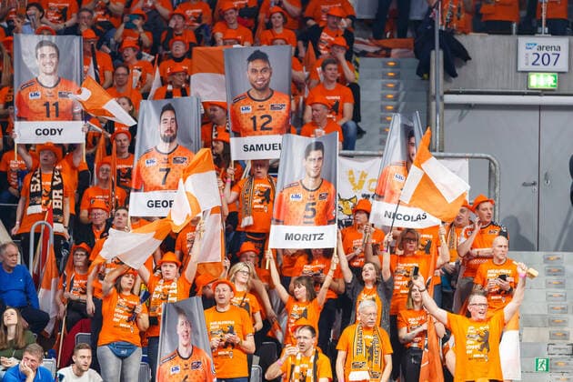 Fanblock der Berliner, Powervolley Dueren vs Berlin Recycling Volleys, Volleyball, DVV Pokalfinale der Maenner, 16.02.2020 Powervolley Dueren vs Berlin Recycling Volleys, Volleyball, DVV Pokalfinale der Maenner, 16.02.2020 Copyright: xNeisx xEibner-Pressefotox