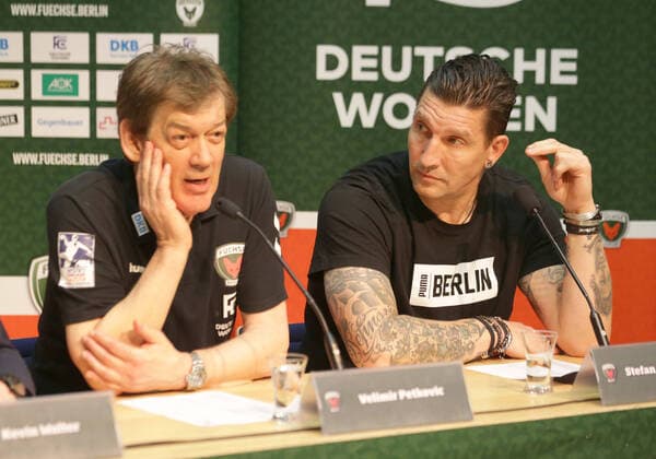 GER, DHB, 1.HBL, FUECHSE BERLIN VS. SC Magdeburg, PK 16.02.2020, Max Schmeling Halle, Berlin, GER, DHB, 1.HBL, FUECHSE BERLIN VS. SC Magdeburg, DHB regulations prohibit any use of photographs as image sequences and or quasi-video im Bild Cheftrainer (Head Coach) Velimir Petkovic (Fuechse Berlin), Vorstand Stefan Kretzschmar
