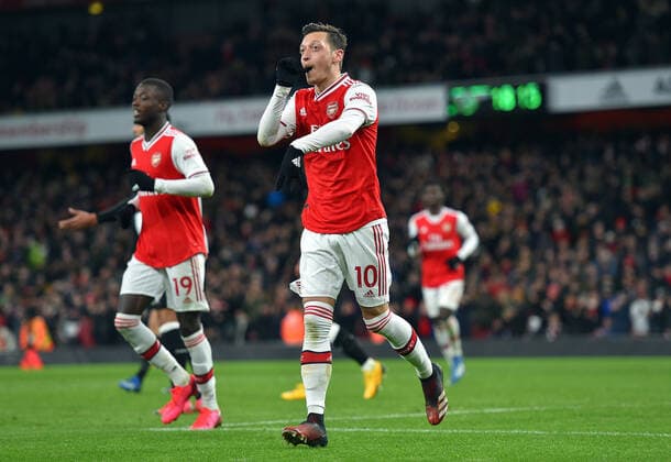 2020 Bilder des Jahres, Sport 02 Februar Sport Bilder des Tages Mesut Ozil of Arsenal celebrates scoring his goal to make it 3-0 during the Premier League match at the Emirates Stadium, London. Picture date: 16th February 2020. Picture credit should read: Robin Parker Sportimage EDITORIAL USE ONLY. No use with unauthorised audio, video, data, fixture lists, club league logos or live services. Online in-match use limited to 120 images, no video emulation. No use in betting, games or single club league player publications. SPI-0495-0018