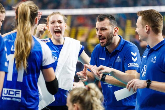 Giannis Athanasopoulos (Trainer Allianz MTV Stuttgart) unzufrieden, Dresdener SC vs Allianz MTV Stuttgart, Volleyball, DVV Pokalfinale der Frauen, 16.02.2020 Dresdener SC vs Allianz MTV Stuttgart, Volleyball, DVV Pokalfinale der Frauen, 16.02.2020 Copyright: xNeisx Eibner-Pressefotox EP_ans