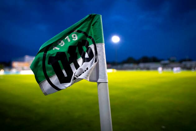 Fußball, Stadiongeschichte VfB Lübeck Das Stadion Lohmuehle bei einem Flutlichtspiel. Es weht eine Eckfahne des VfB Luebeck im Wind. Stadion Lohmuehle, Themenbild, Symbolbild, 28.08.19 Luebeck Schleswig-Holstein Germany Copyright: xAgentur54Gradx xFelixxKoenigx