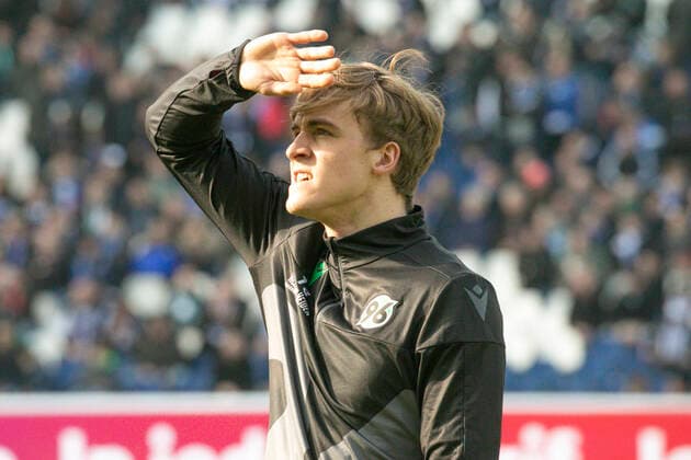 Aus 2. BL Saison 2019 20 Hannover 96 - HSV Hamburg 1:1 am 15.02.2020 in der HDI Arena. Im Foto: Hannover 96 Spieler Timo Bernd Hübers (sucht einen neuen Verein ?)