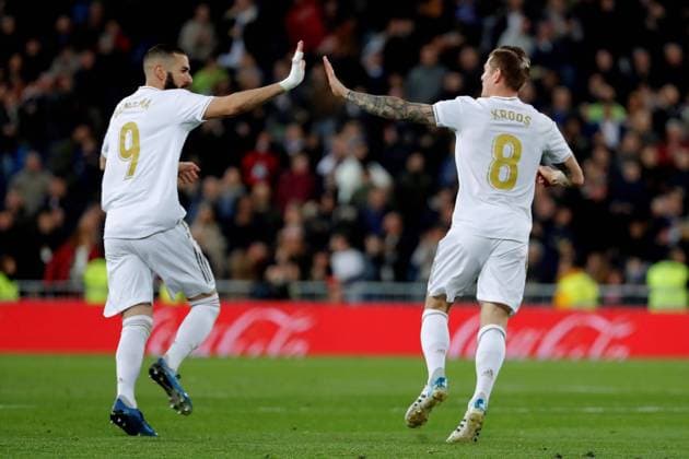 2020 Bilder des Jahres, Sport 02 Februar Sport Bilder des Tages Real Madrid s midfielder Toni Kroos celebrates with Karim Benzema (L) after scoring the 1-1 during the Spanish LaLiga match between Real Madrid and Celta de Vigo at Santiago Bernabeu stadium in Madrid, Spain, 16 February 2020. Real Madrid - Celta de Vigo !ACHTUNG: NUR REDAKTIONELLE NUTZUNG!  Copyright: xChemaxMoyax GRAF1502 20200216-637174884711161669