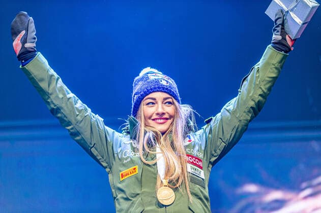 16.02.2020, Suedtirol Arena, Antholz, ITA, IBU Weltmeisterschaften Biathlon, Damen, 10 km Verfolgung, Siegerehrung, im Bild Weltmeisterin und Goldmedaillengewinnerin Dorothea Wierer (ITA) World champion and gold medalist Dorothea Wierer of Italy during the winner Ceremony for the women s 10 km Pursuit of IBU Biathlon World Championships 2020 at the Suedtirol Arena in Antholz, Italy on 2020 02 16. Antholz