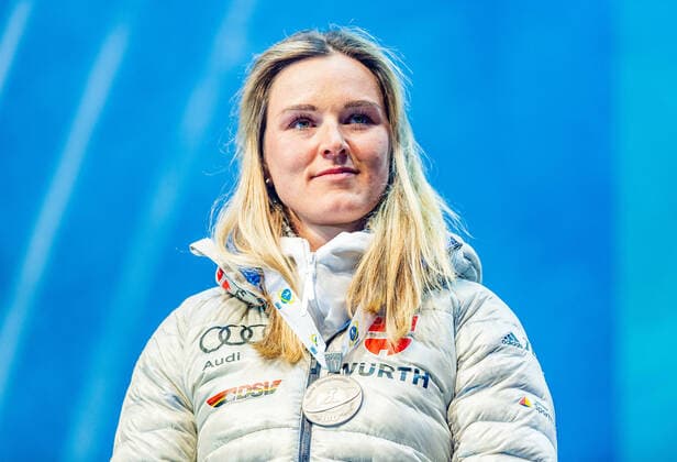 16.02.2020, Suedtirol Arena, Antholz, ITA, IBU Weltmeisterschaften Biathlon, Damen, 10 km Verfolgung, Siegerehrung, im Bild Silbermedaillengewinnerin Denise Herrmann (GER) Silver medalist Denise Herrmann of Germany during the winner Ceremony for the women s 10 km Pursuit of IBU Biathlon World Championships 2020 at the Suedtirol Arena in Antholz, Italy on 2020 02 16. Antholz
