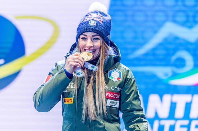 16.02.2020, Suedtirol Arena, Antholz, ITA, IBU Weltmeisterschaften Biathlon, Damen, 10 km Verfolgung, Siegerehrung, im Bild Weltmeisterin und Goldmedaillengewinnerin Dorothea Wierer (ITA) World champion and gold medalist Dorothea Wierer of Italy during the winner Ceremony for the women s 10 km Pursuit of IBU Biathlon World Championships 2020 at the Suedtirol Arena in Antholz, Italy on 2020 02 16. Antholz