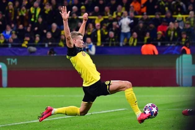 Fußball Champions League Achtelfinale Borussia Dortmund - Paris Saint-Germain am 18.02.2020 im Signal Iduna Park in Dortmund Tor zum 1:0 durch Erling Haarland ( Dortmund ) DFL Regulations prohibit any use of photographs as image sequences and or quasi video.