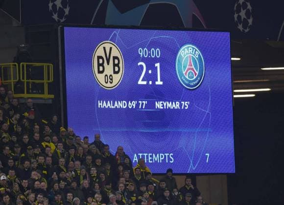Fussball, Herren, Saison 2019 2020, Champions League (Achtelfinale, Hinspiel), Borussia Dortmund - Paris St.-Germain, Anzeigetafel mit 2:1-Endstand, 18.02. 2020, Copyright: xMatthiasxKochx