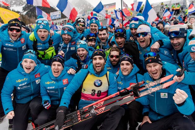 Sport Bilder des Tages 200219 Martin Fourcade of France celebrate his first place with his team after the men s 20 km individual during the IBU Biathlon World Championships on February 19, 2020 in Antholz. Photo: Joel Marklund BILDBYRAN kod JM 88117 bbeng skidskytte skiskyting biathlon VM skidskytte-VM IBU Biathlon World Championships 2020 Anterselva individual distanslopp distans jubel *** 200219 Martin Fourcade of France celebrates his first place with his team after the mens 20 km individual during the IBU Biathlon World Championships on February 19, 2020 in Antholz Photo Joel Marklund BILDBYRAN code JM 88117 bbeng biathlon biathlon World Cup biathlon World Cup IBU Biathlon World Championships 2020 Anterselva individual distance race distance cheer,  Copyright: JOELxMARKLUND BB200219JM146