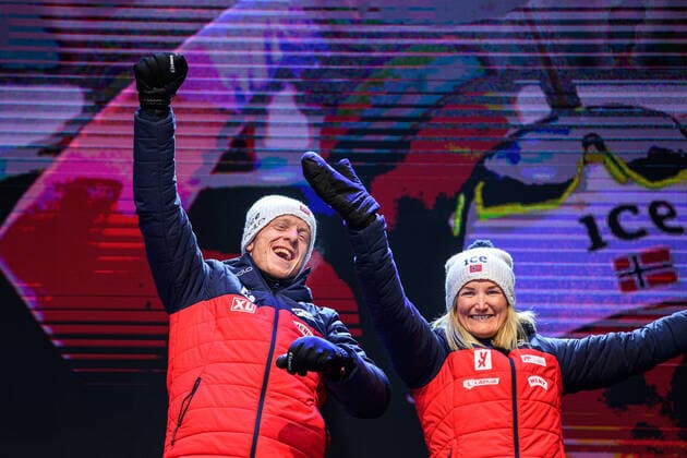 200220 Johannes Thingnes Bo and Marte Olsbu Roiseland of Norway at the medal ceremony for single mixed relay during the IBU Biathlon World Championships on February 20, 2020 in Antholz. Photo: Joel Marklund BILDBYRAN kod JM 88118 bbeng skidskytte skiskyting biathlon VM skidskytte-VM IBU Biathlon World Championships 2020 Anterselva single mixed relay stafett singelmixstafett singelmixedstafett medaljceremoni medal ceremony norge jubel Copyright: JOELxMARKLUND BB200220JM111