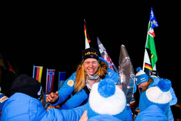 200220 Anais Bescond and Emilien Jacquelin of France celebrate at the medal ceremony for single mixed relay during the IBU Biathlon World Championships on February 20, 2020 in Antholz. Photo: Joel Marklund BILDBYRAN kod JM 88118 bbeng skidskytte skiskyting biathlon VM skidskytte-VM IBU Biathlon World Championships 2020 Anterselva single mixed relay stafett singelmixstafett singelmixedstafett medaljceremoni medal ceremony norge jubel tyskland frankrike Copyright: JOELxMARKLUND BB200220JM114