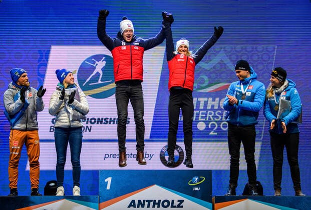 200220 Erik Lesser and Franziska Preuss of Germany, Johannes Thingnes Bo and Marte Olsbu Roiseland of Norway, Anais Bescond and Emilien Jacquelin of France celebrate at the medal ceremony for single mixed relay during the IBU Biathlon World Championships on February 20, 2020 in Antholz. Photo: Joel Marklund BILDBYRAN kod JM 88118 bbeng skidskytte skiskyting biathlon VM skidskytte-VM IBU Biathlon World Championships 2020 Anterselva single mixed relay stafett singelmixstafett singelmixedstafett medaljceremoni medal ceremony jubel norge frankrike tyskland Copyright: JOELxMARKLUND BB200220JM116