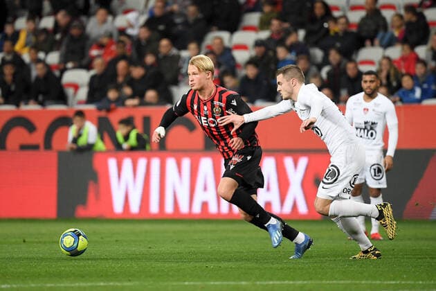 09 KASPER DOLBERG (NICE) - 05 BRENDAN CHARDONNET (BRE) FOOTBALL : Nice vs Brest - Ligue 1 Conforama - 21 02 2020 FEP Panoramic 