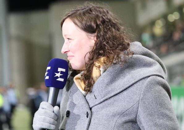 VfL-Frauen vs Potsdam Fußball, Frauen, Bundesliga, Saison 2019 2020, 15. Spieltag, VfL Wolfsburg vs 1. FFC Turbine Potsdam, AOK Stadion Wolfsburg, Bild zeigt: Almuth Schult im TV-Interview bei Eurosport Wolfsburg