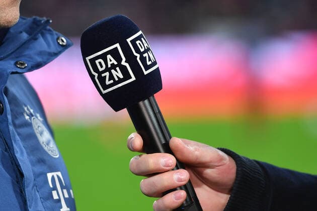 Randmotiv,Feature, DAZN Mikrofon,Streamingdienst. Fussball 1. Bundesliga,23.Spieltag,Spieltag23, FC Bayern Muenchen (M) - SC Paderborn )PB 3-2, am 21.02.2020 in Muenchen A L L I A N Z A R E N A, DFL REGULATIONS PROHIBIT ANY USE OF PHOTOGRAPHS AS IMAGE SEQUENCES AND OR QUASI-VIDEO. *** Edge motif,Feature, DAZN Microphone,Streaming Service Football 1 Bundesliga,23 Matchday,Matchday23, FC Bayern M Munich M SC Paderborn PB 3 2, on 21 02 2020 in Munich A L L I A N Z A R E N A, DFL REGULATIONS PROHIBIT ANY USE OF PHOTOGRAPHS AS IMAGE SEQUENCES AND OR QUASI VIDEO