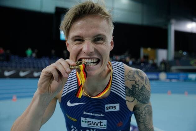 2020 Bilder des Jahres, Sport 02 Februar Sport Themen der Woche KW08 Sport Bilder des Tages Deutsche Leichtathletik-Hallenmeisterschaften; Leipzig, 22.02.2020 Jubel. Gregor Traber (LAV Stadtwerke Tuebingen) gewinnt die 60m Hürden. ; Deutsche Leichtathletik-Hallenmeisterschaften am 22.02.2020 in der Quarterback Immobilien Arena in Leipzig (Sachsen). *** German Athletics Indoor Championships Leipzig, 22 02 2020 Cheers Gregor Traber LAV Stadtwerke Tuebingen wins the 60m hurdles German Athletics Indoor Championships on 22 02 2020 in the Quarterback Immobilien Arena in Leipzig Saxony Copyright: xBEAUTIFULxSPORTS DRPx