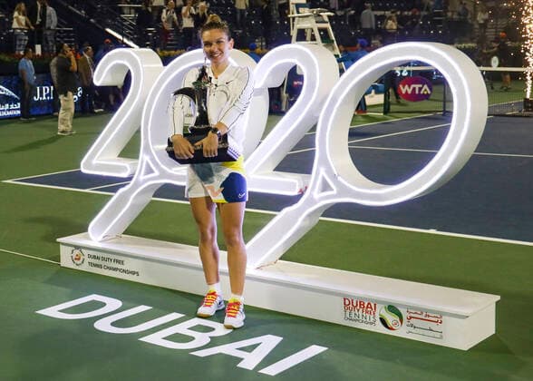 Simona Halep mit dem Pokal, Siegerehrung, Praesentation Tennis - Dubai Tennis Championships 2020 - WTA, Tennis Damen - Dubai Duty Free Tennis Stadium - Dubai - - United Arab Emirates - 22 February 2020. Copyright: xJuergenxHasenkopfx