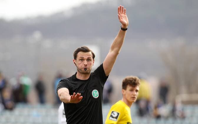 GER, 3.Liga, FC Carl Zeiss Jena vs SV Meppen 22.01.2020 , Jena, Ernst-Abbe-Sportfeld, GER, 3.Liga, Saison 2019 2020, 25.Spieltag, FC Carl Zeiss Jena vs SV Meppen im Bild Schiedsrichter Patrick Kessel gibt Anweisungen DFL regulations prohibit any use of photographs as image sequences and or quasi-video