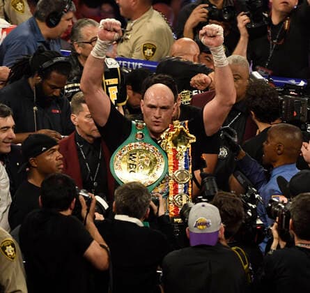 2020 Bilder des Jahres, Sport 02 Februar Sport Themen der Woche KW08 Sport Bilder des Tages LAS VEGAS, NV - FEBRUARY 22: Tyson Fury holds his belts after going 7 rounds with Deontay Wilder at the MGM Grand Hotel Saturday Feb 22,2020. Las Vegas NV. Tyson Fury took the win by win TKO in the 7th round as the towel was thrown in from Wilder s corner for the world heavyweight championship in Las Vegas, Nevada. SPO, BOX, SPO, BOX 