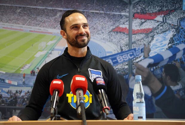 2020 Bilder des Jahres, Sport 02 Februar Sport Themen der Woche KW08 Sport Bilder des Tages GER, 1.FBL, DFL,, Hertha BSC Training 23.02.2020, Sportpark, Berlin, GER, 1.FBL, DFL,, Hertha BSC Training, DFL, regulations prohibit any use of photographs as image sequences and or quasi-video im Bild Trainer Alexander Nouri (Hertha BSC Berlin) *** GER, 1 FBL, DFL,,, Hertha BSC Training 23 02 2020, Sportpark, Berlin, GER, 1 FBL, DFL,,, Hertha BSC Training, DFL, regulations prohibit any use of photographs as image sequences and or quasi video im Bild Trainer Alexander Nouri Hertha BSC Berlin nordphotox xEngler nph00076