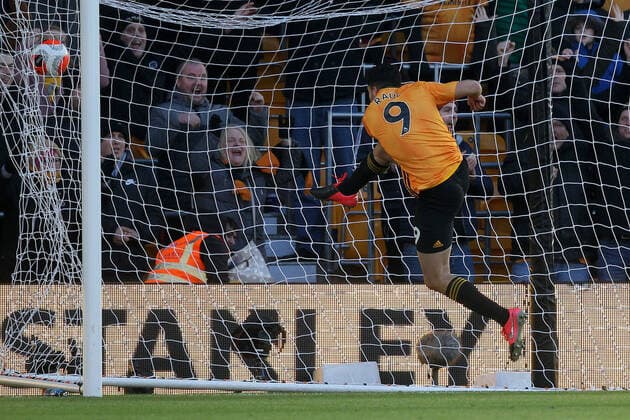 2020 Bilder des Jahres, Sport 02 Februar Sport Themen der Woche KW08 Wolverhampton Wanderers v Norwich City Premier League Raul Jimenez of Wolverhampton Wanderers scores his sides 3rd goal during the Premier League match at Molineux, Wolverhampton Content Not Available For UK Newspapers Copyright: xPaulxChestertonx FIL-14147-0080